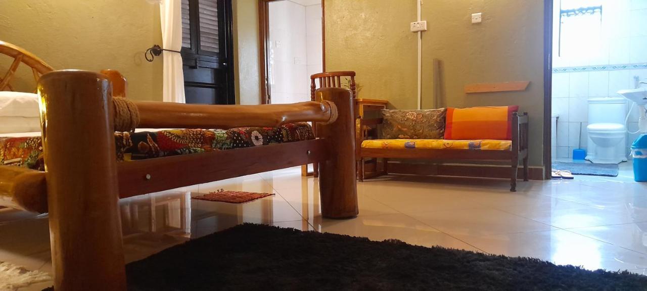Aivilo Home Энтеббе Экстерьер фото