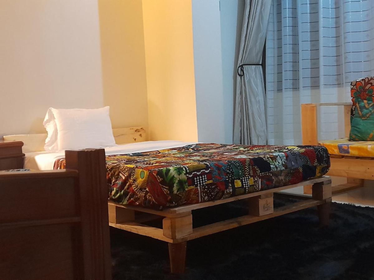 Aivilo Home Энтеббе Экстерьер фото